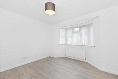 2 bedroom flat to rent, Amblecote Road, London, SE12