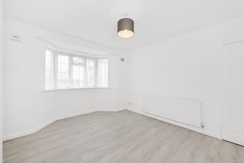 2 bedroom flat to rent, Amblecote Road, London, SE12