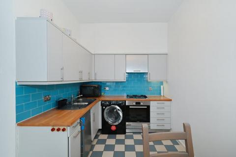 1 bedroom apartment to rent, The Watergarden Narrow Street E14