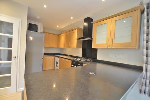 3 bedroom flat to rent, Lingwood Close, Southampton SO16