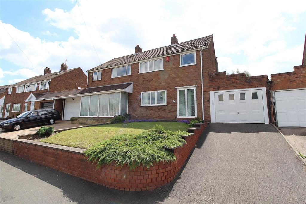 Sandringham Road, Wolverhampton 3 bed semidetached house £180,000
