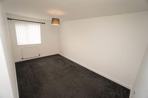 2 bedroom apartment to rent, Kaymar Court, Heaton