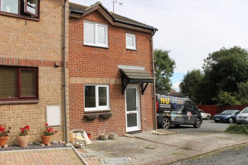 Downsview Gardens, Wootton Bridge, Isle Of Wight 3 bed end of terrace