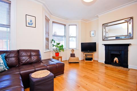 2 bedroom apartment to rent, Litchfield Gardens, London, NW10