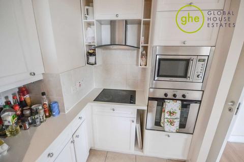 3 bedroom flat to rent, Cascades Tower, Canary Wharf, London