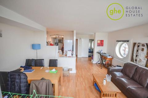 3 bedroom flat to rent, Cascades Tower, Canary Wharf, London