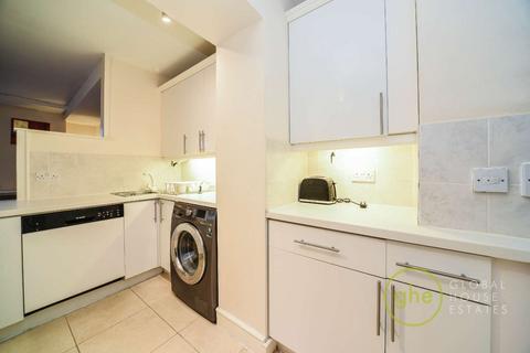 3 bedroom flat to rent, Cascades Tower, Canary Wharf, London