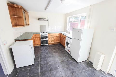 2 bedroom semi-detached house to rent, Dale Valley Road, Southampton