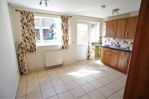 2 bedroom terraced house to rent, Saffron Close, Royal Wootton Bassett SN4