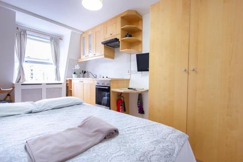 Flat to rent, Claverton Street, Pimlico, London, SW1V