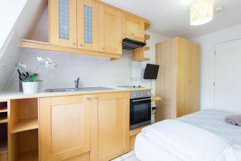 Flat to rent, Claverton Street, Pimlico, London, SW1V