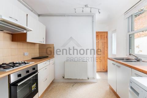 2 bedroom ground floor flat to rent, Fulham Palace Road, Fulham, London SW6