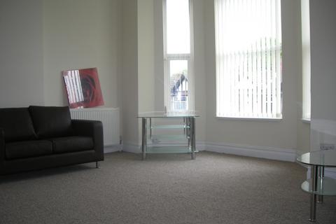 3 bedroom apartment to rent, Burton Road  Manchester