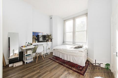 Studio to rent, Greencroft Gardens, South Hampstead NW6