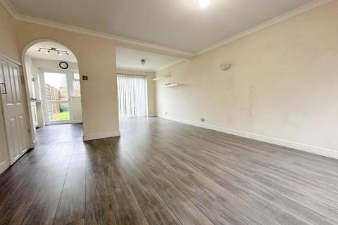 3 bedroom semi-detached house to rent, Ventnor Gardens, Luton, LU3 3SN