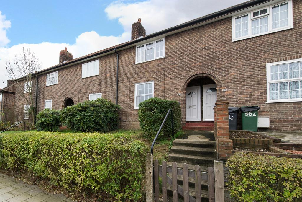 Downham Way, Bromley, BR1 (JK) 2 bed terraced house £1,500 pcm (£346 pw)