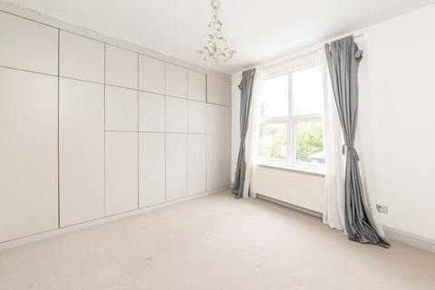 3 bedroom apartment to rent, Radcliffe Avenue, London