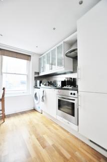 Studio to rent, Camden Passage, London N1