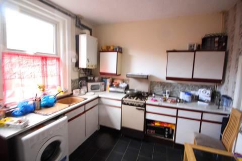 2 bedroom terraced house to rent, Royds Street, Lowerplace, Rochdale