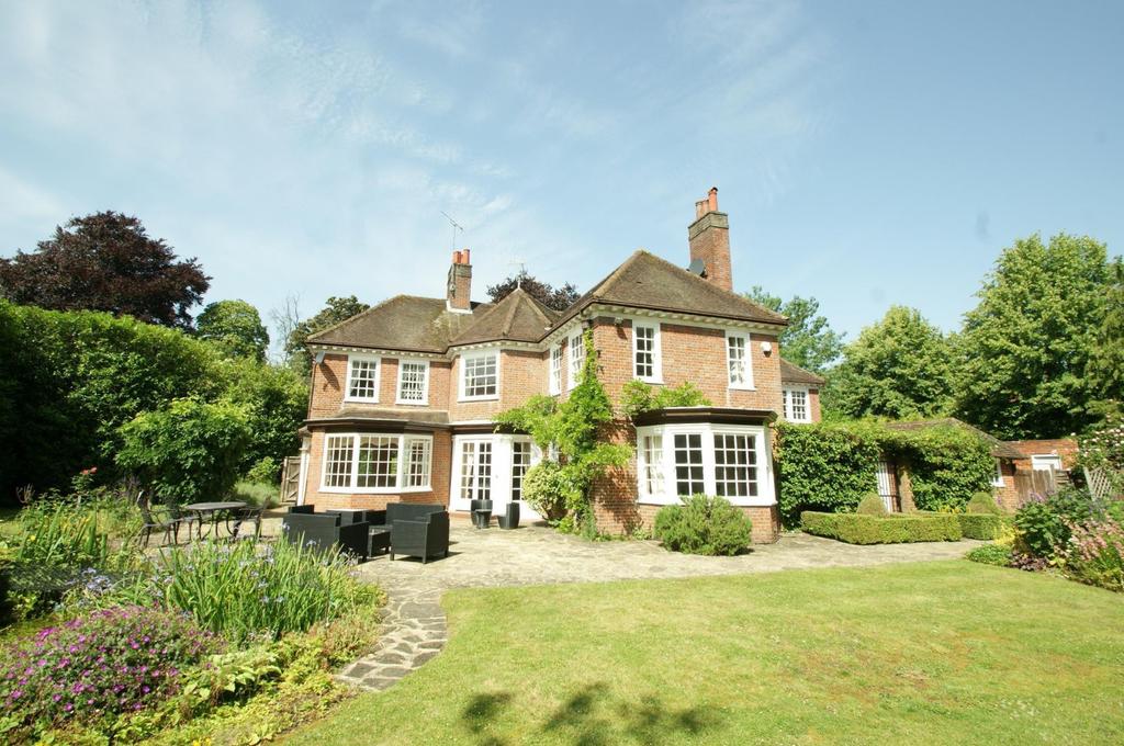 Curzon House Penn Road, Beaconsfield, HP9 5 bed detached house £4,950 pcm (£1,142 pw)
