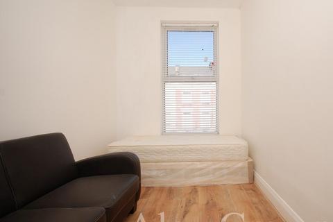 2 bedroom flat to rent, Brecknock Road, Camden Town