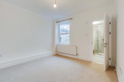 4 bedroom flat to rent, Mellison Road, Tooting
