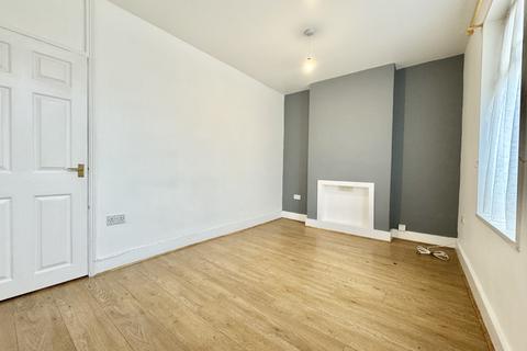 2 bedroom terraced house to rent, Byron Avenue, Margate