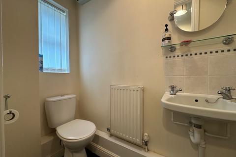 3 bedroom semi-detached house to rent, Farrier Court, Crewe