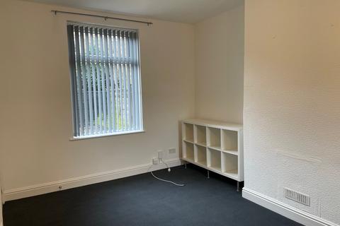 2 bedroom terraced house to rent, Industrial Avenue, Birstall