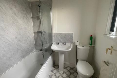 2 bedroom terraced house to rent, Industrial Avenue, Birstall