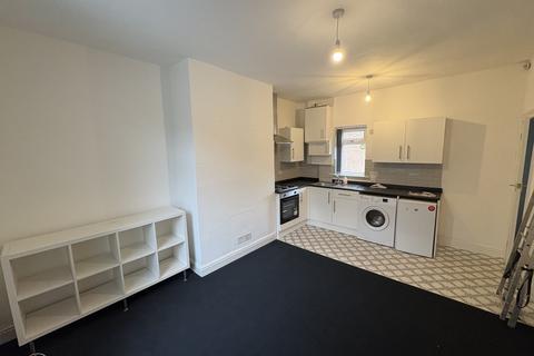 2 bedroom terraced house to rent, Industrial Avenue, Birstall