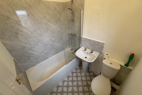 2 bedroom terraced house to rent, Industrial Avenue, Birstall