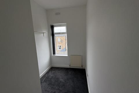 2 bedroom terraced house to rent, Industrial Avenue, Birstall