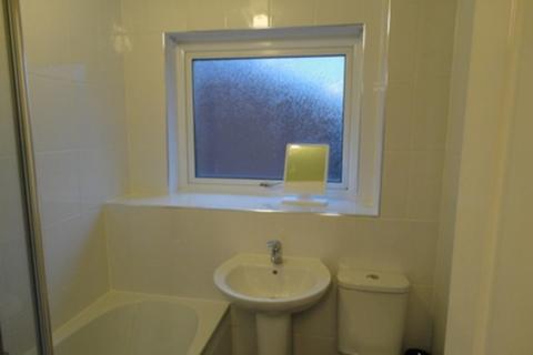 2 bedroom end of terrace house to rent, Kirkmichael Gardens, Broomhill G11