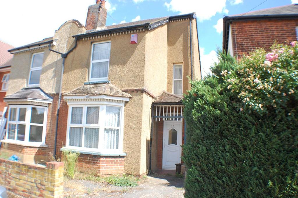 Pondcroft Road, Knebworth, SG3 3 bed semidetached house £350,000