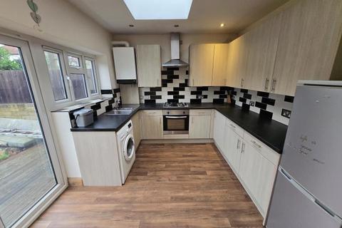 2 bedroom terraced house to rent, Tramway Avenue, Edmonton, N9