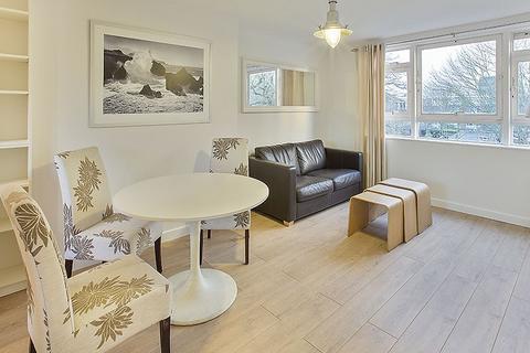 3 bedroom flat to rent, Searles Close, SW11 4RH