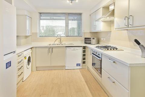3 bedroom flat to rent, Searles Close, SW11 4RH