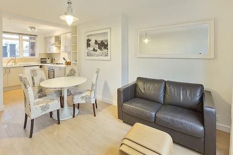 3 bedroom flat to rent, Searles Close, SW11 4RH
