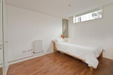 2 bedroom apartment to rent, Kingsland Road, London, E8