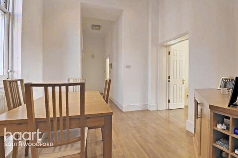 3 bedroom apartment to rent, Brandesbury Square, Woodford green