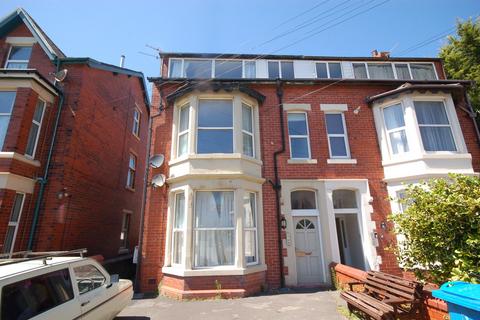 2 bedroom apartment to rent, Derbe Road, Lytham St. Annes FY8