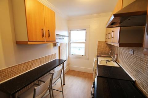 2 bedroom apartment to rent, Coombe Road, Croydon