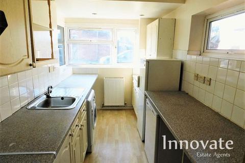 3 bedroom semi-detached house to rent, Lodge Road, Smethwick B67