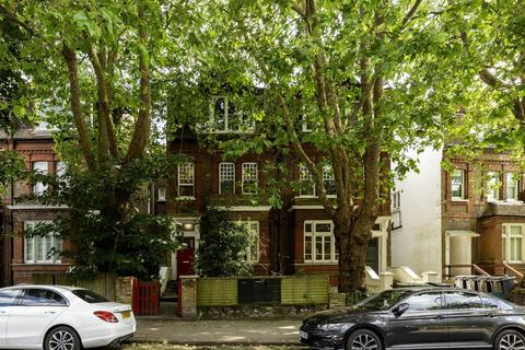 4 bedroom flat to rent, NW6