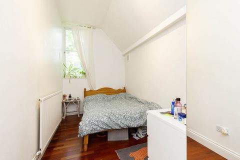 4 bedroom flat to rent, NW6