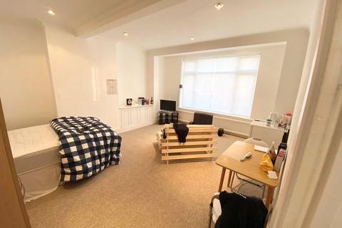 1 bedroom in a house share to rent, Woodland Way, Mill Hill, NW7