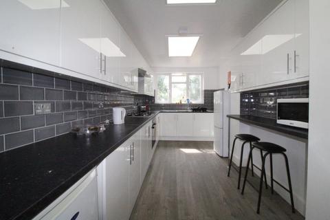 1 bedroom in a house share to rent, Woodland Way, Mill Hill, NW7