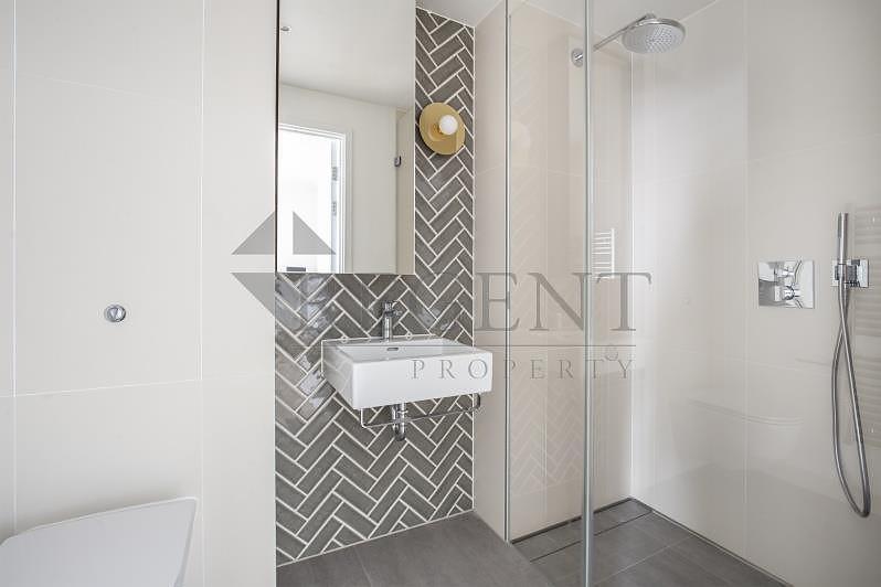 Full Bathroom view