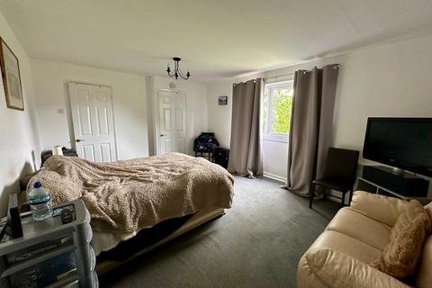 Studio to rent, Marley Court, Wormley